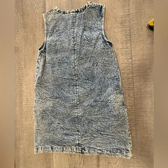 Who What Wear Distressed Denim Midi Dress with Pockets Size Medium - Picture 5 of 13